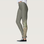 Leggings Guêtres botaniques tropicales de gris d'ananas<br><div class="desc">Étirez le style frais artistique de guêtres confortables de guêtres d'été avec les guêtres imprimées par ananas extraordinaires,  addition idéale à n'importe quelle aventure. Présent original du ©riverme* 2017 de conception</div>