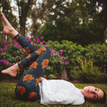 Leggings Halloween, Araignées, Poissons, Lys orange, Whimsy<br><div class="desc">Ajoutez une ambiance sombre et romantique à votre esthétique d'Halloween. Contre un arrière - plan bleu profond et mystérieux, des lys oranges vibrants fleurissent, évoquant un sentiment de beauté étrange. Les araignées espiègles font tourner des toiles délicates parmi les lis. Ce design fantaisiste mais sombre crée une ambiance charmante pour...</div>
