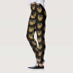 Leggings Hanoukka Candelabra bougie or noir<br><div class="desc">Cette conception a été créée par art numérique. Elle peut être personnalisée en cliquant sur le bouton personnaliser et en modifiant la couleur, en ajoutant un nom, des initiales ou vos mots préférés. Contactez-moi à l'adresse colorflowcreations@gmail.com si vous souhaitez que ce design soit disponible sur un autre produit. Achetez ma...</div>
