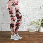 Leggings Jambes de camouflage rose et magenta<br><div class="desc">Un motif de camouflage élégant,  inhabituel,  texturé,  avec cyan et magenta comme couleurs dominantes. Logo de Piotr Kowalczyk © Premier publié : 05.01.2023.</div>