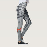 Leggings Le renard et la forêt<br><div class="desc">Un renard rouge sauvage solitaire se dresse sous les pins dans une forêt sombre. Une peinture paysagère pour les amoureux des animaux, de la nature et de la faune.</div>