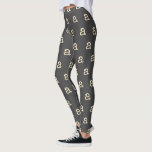 Leggings LETTRE MONGRAPHIQUE NOUVELLE Typographie Gris<br><div class="desc">Jolie machine à écrire typographie motif monogramme avec la lettre de votre choix,  en gris et crème au charbon de bois.</div>