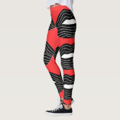 Leggings Lèvres noires sur les guêtres rouges (Gauche)