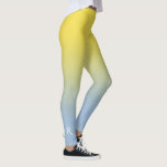 Leggings Monogramme élegant jaune à bleu clair<br><div class="desc">Un élégant dégradé jaune-bleu clair présente un monogramme personnalisé élégant, avec une police décorative blanche au bas de la jambe droite. Personnalisez-le avec votre premier dans la barre latérale. Ajoutez un accent lumineux et moderne à votre garde-robe. Pour voir la conception minimale de l'ombré sur d'autres objets, cliquez sur le...</div>