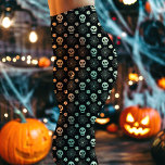 Leggings Motif des crânes et des fleurs d'Halloween<br><div class="desc">Entrez dans l'esprit d'Halloween avec ces crânes d'Halloween uniques et les Leggings Motifs Fleurs. Avec un design saisissant de crânes et de fleurs délicates sur un arrière - plan noir, ces leggings apportent un parfait mélange de beauté et d'étrangeté. Confortables, extensibles et attrayantes, elles sont idéales pour l'usure décontractée, les...</div>