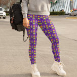 Leggings Motif Jack-o'-lantern mou d'Halloween<br><div class="desc">Ces jambières d'Halloween sont parfaites pour les femmes qui aiment Octobre. Ce joli motif d'Halloween violet présente un Jack O'Lantern souriant,  une araignée noire éffrayante et deux savoureux cupcakes avec casquettes de sorcière sur le dessus pour un tour ou régaler.</div>