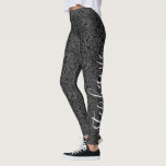 Leggings Motif pivotant moderne avec nom de script noir<br><div class="desc">Black, Charcoal Grey and White - Un design féminin et féminin avec un motif tourbillon en marbre. Ce design subtil a un look moderne. Si votre art doit encore être ajusté, cliquez sur le bouton Personnaliser. Cela vous mènera à une zone de design où vous pouvez déplacer les choses et...</div>