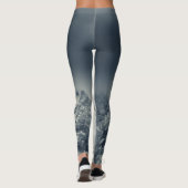 Leggings Obscurité et nuages recouvrant la montagne (Dos)