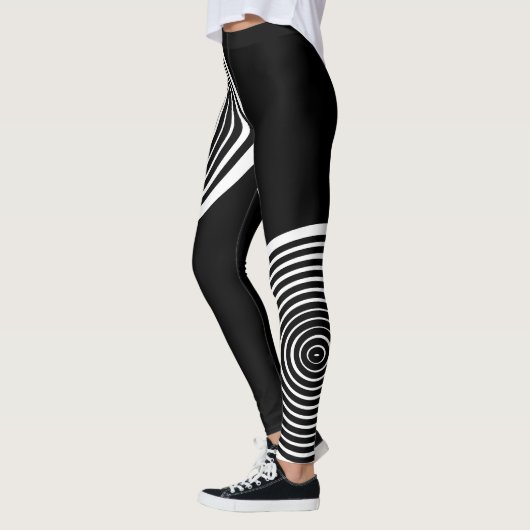 Leggings rayés noirs et blancs (Gauche)