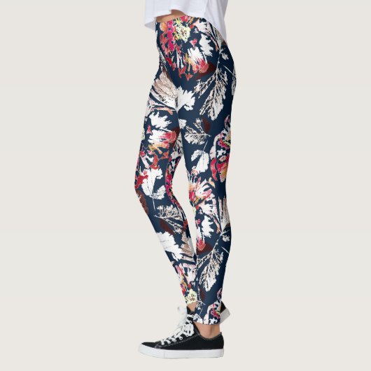 Leggings Rouge, fleurs blanches sur bleu. (Gauche)