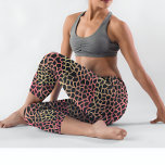 Leggings Safari Giraffe verte et rose Imprimer<br><div class="desc">Ces leggings sont magnifiquement conçus avec un motif hypnotisant girafe spots, offrant un ajout unique et élégant à votre garde-robe. La motif présente les endroits distinctifs et élégants caractéristiques des girafes, créant un look sophistiqué et attrayant. Les leggings sont fabriqués à partir d'un tissu extensible de haute qualité, assurant un...</div>