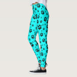 Leggings Un Noir sympa sur des Empreintes de pattes cyan Tu<br><div class="desc">Ces jambières amusantes sont parfaites pour les chiens et les amoureux de les chats. Ils sont dotés d'un motif mignon avec des empreintes de pattes noirs éparpillés sur un arrière - plan turquoise ou de couleur cyan. Le design fantaisiste amusant est parfait pour les parents d'animaux et les amoureux des...</div>