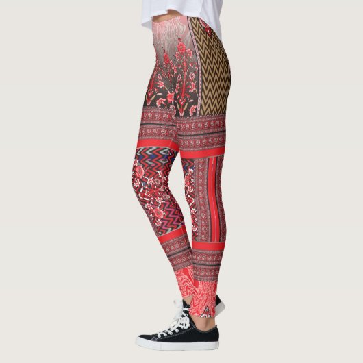 Leggings un tableau rouge et noir au coeur rouge (Gauche)