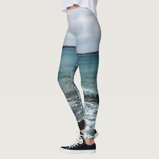 Leggings Vagues Et Bateaux De Pêche Sur L'Océan, (Gauche)
