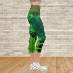 Leggings verts de fleurs de Kaleidoscope en mosaïq<br><div class="desc">Ce modèle de fleur en mosaïque kaléidoscope présente des carreaux verts brillants. Un design géométrique vif inspiré par les fractales,  les mandalas et les mosaïques en vitraux. Obtenez ce design trippy magnifique maintenant pour votre ami préféré qui aime les couleurs vives!</div>