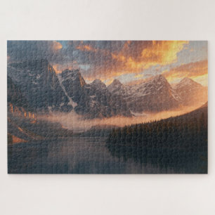 Legpuzzel met zonsopgang aan het bergmeer