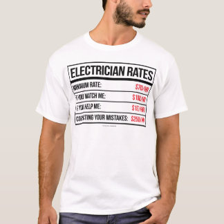 L'électricien évalue le T-shirt drôle