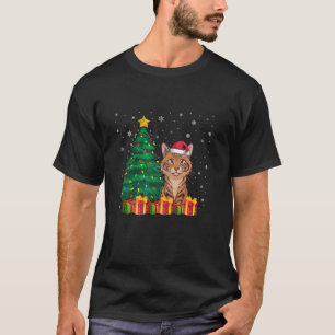 Lelijke Savannah Cat Santa Hat Kerstboom Lights T-shirt