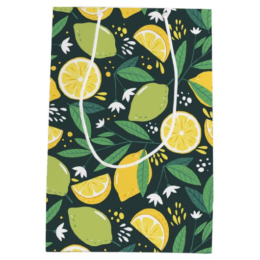 Lemon and Limes Fruit Pattern Happy Birthday Medium Cadeauzakje (Achterkant)