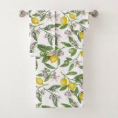 Lemon branches with blossoms and fruit on white bad handdoek (Insitu)