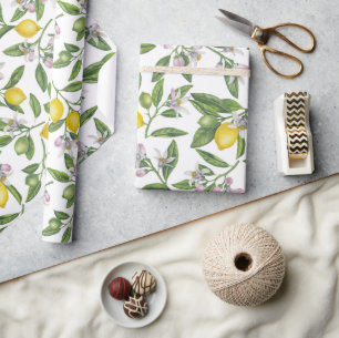 Lemon branches with blossoms and fruit on white cadeaupapier