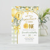 Lemon Gingham 1st birthday invitation (Debout devant)