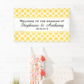 Lemon Yellow and White Quatrefoil Pattern Weddensc Spandoek (Insitu)