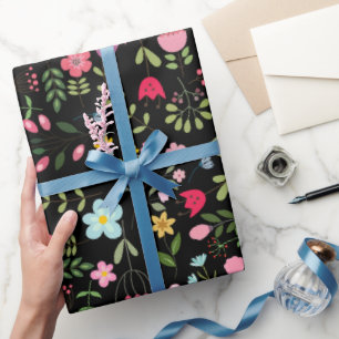 Lente bloemen op zwart cadeaupapier