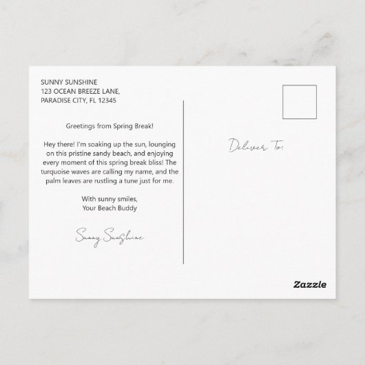 Lentevakantiemeisje dat op het zandstrand ligt briefkaart (Achterkant)