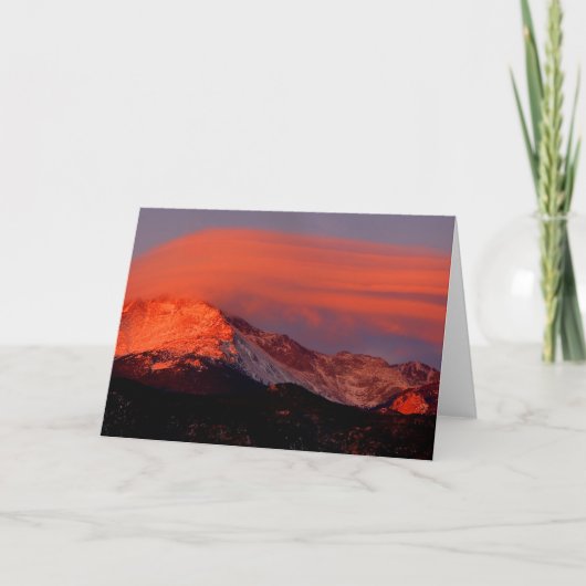 Lenticulaire cloud over piekpieken kaart (Voorkant)