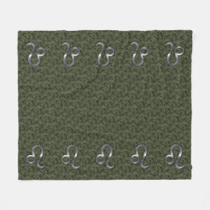 Leo Zodiac Sign on Olive Green Digital Camo Fleece Deken