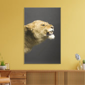 Leoness roaring canvas afdruk (Insitu (Woonkamer))