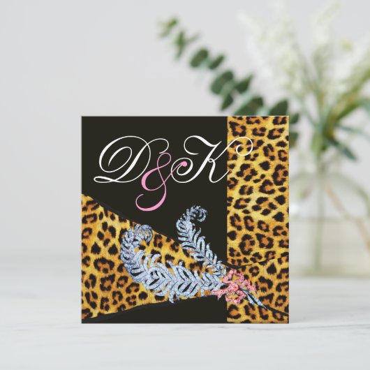 LEOPARD FUR RIBBON EN DIAMOND FEATHERS MONOGRAM KAART (Staand voorkant)