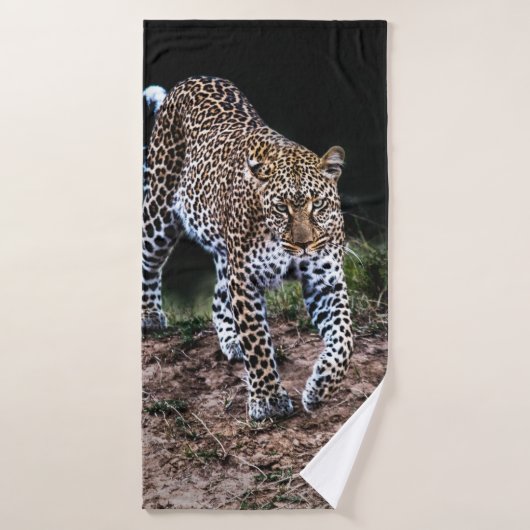LEOPARD MARCHANT DANS LA SAUVAGE (Serviette de bain)