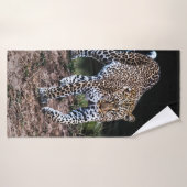 LEOPARD MARCHANT DANS LA SAUVAGE (Serviette de bain)