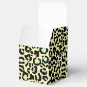 Leopard Pattern in Mint Green over Oatmeel Bedankdoosjes (Geopend)
