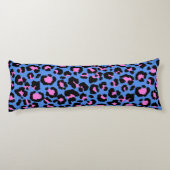 Leopard Pattern in Raspberry op Electric Blue Lichaamskussen (Achterkant)