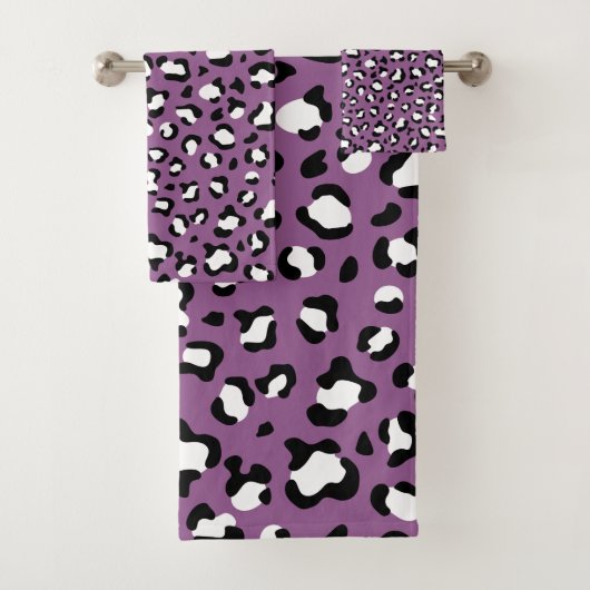 Leopard Pattern, Leopard Spots, Paarse Leopard Bad Handdoek (Insitu)