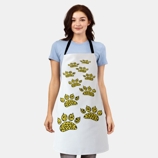 Leopard Paw Print Schort (Gedragen)