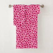 Leopard Print, Fuchsia and Light Pink Bad Handdoek (Insitu)