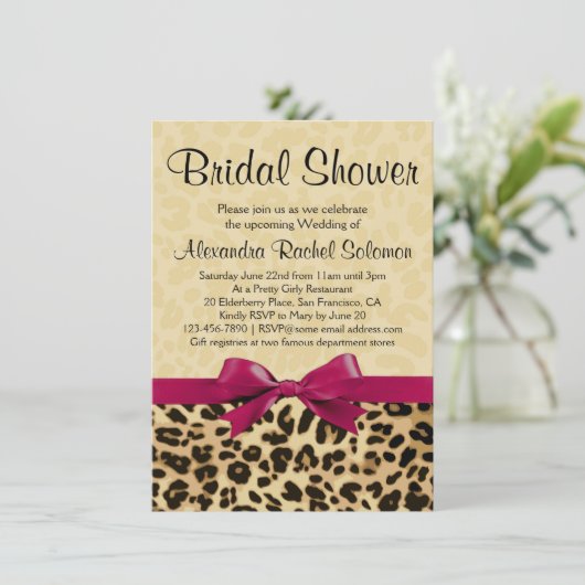 Leopard Print Hot Pink Bridal Shower Uitnodiging (Staand voorkant)