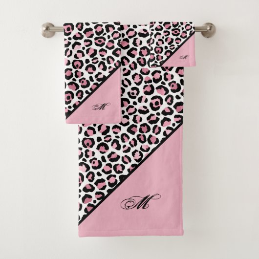 Leopard Print in roze wit en zwart met monogram Bad Handdoek (Insitu)