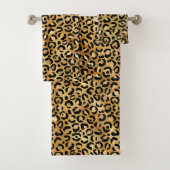 Leopard Print Pattern in Gold en Black Bad Handdoek (Insitu)