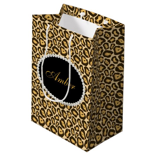 Leopard Print Pearls & Name Monogram Medium Cadeauzakje (Achterkant Gekanteld)