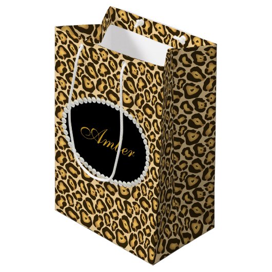 Leopard Print Pearls & Name Monogram Medium Cadeauzakje (Voorkant Gekanteld)
