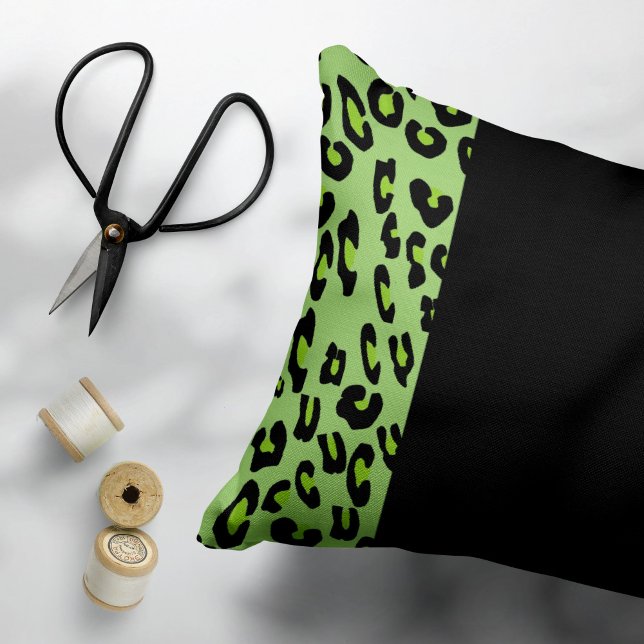 Leopard Print, Zebra Print, Animal Print, Green Accent Kussen (Creator heeft geüpload)