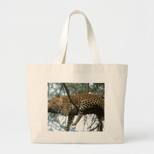 Leopard Resting in Tree Grote Tote Bag