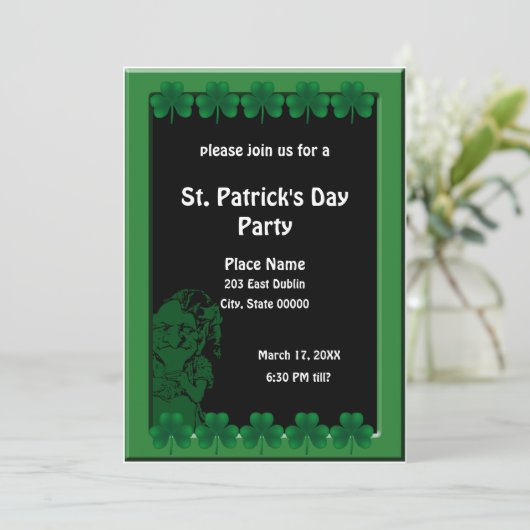 Leprechaun en Shamrocks St. Patrick's Day Party Kaart (Staand voorkant)