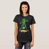 Leprechaun Playing Soccer Irish Shamrocks Gold Pat T-shirt (Voorkant volledig)