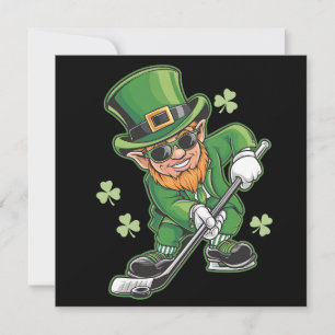 Leprechaun speelt hockey op St Patrick's Day Irish Kaart